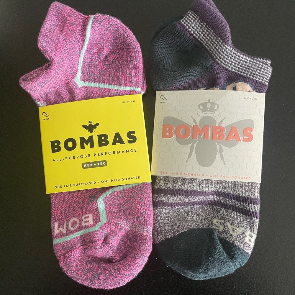 2 pairs Bombas performance ankle socks NWT medium